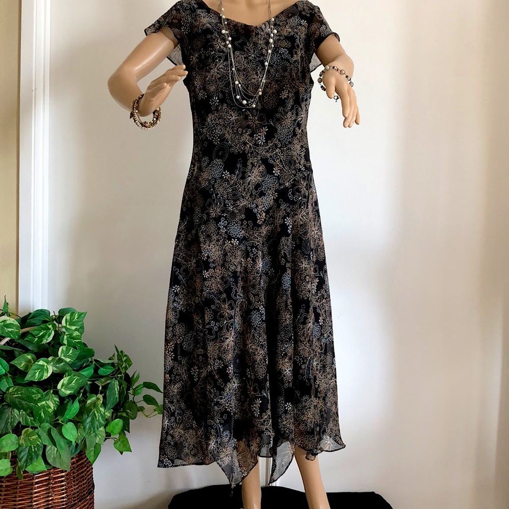 EVAN PICONE All In The details Soft Style with Flare hem. Fully lined Size 14